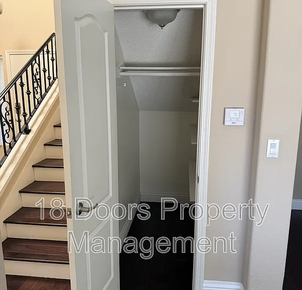 11035 Forestview Ln — Photo 8