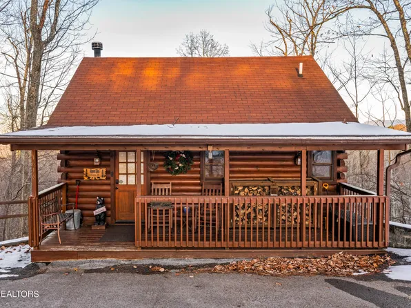 1616 Ginnys Trl, Sevierville, TN 37876