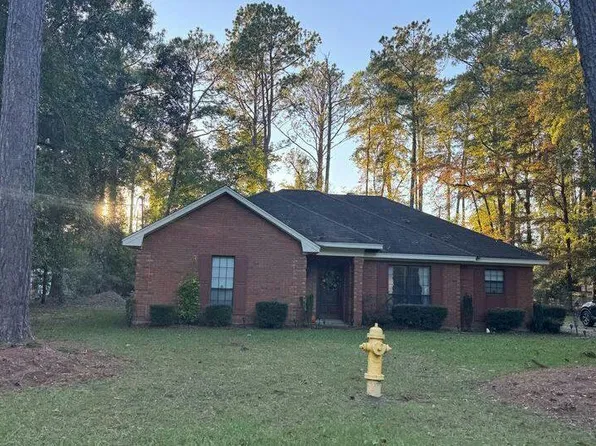 2761 Pine Acres St, Millbrook, AL 36054