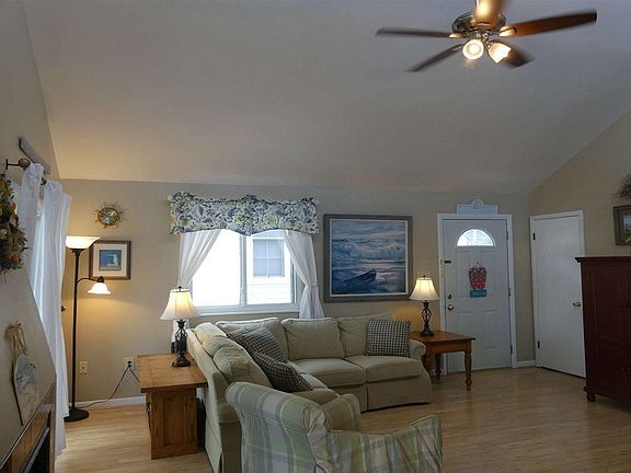 4th image of 3343 Asbury Ave #2