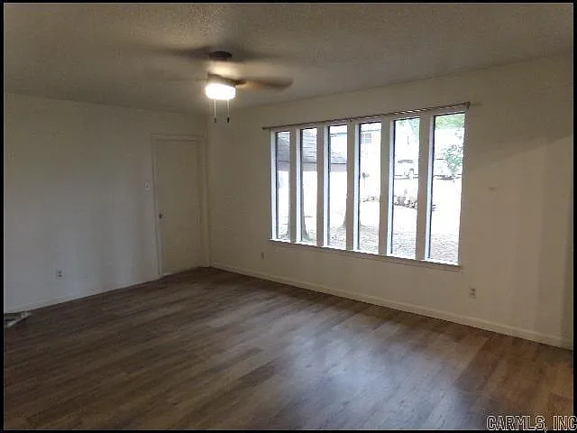 711 Mimi Ln — Photo 10