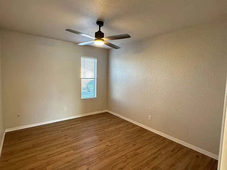2876 Saratoga Ave — Photo 8