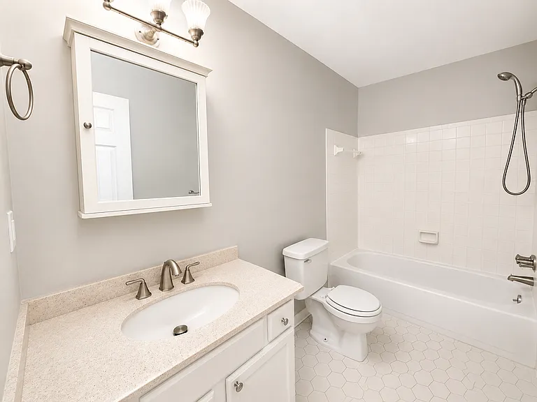 1821 Durham W — Photo 10