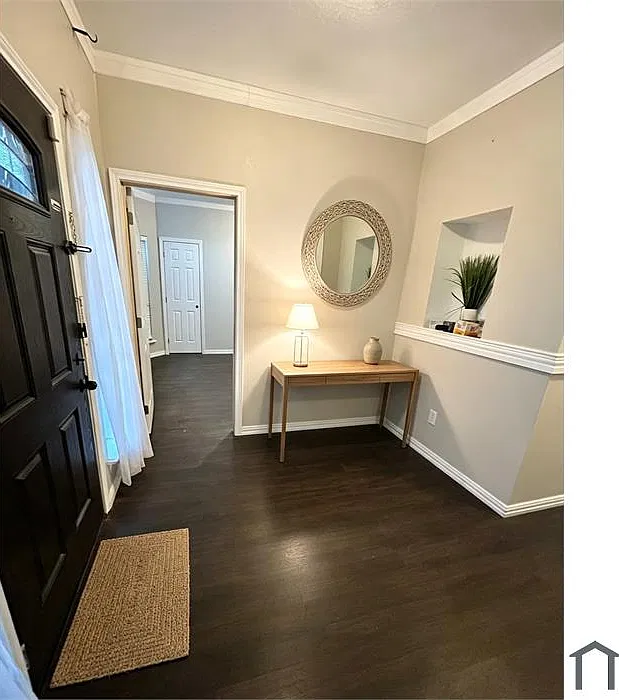 5 bed, 2.5 bath, 2621 sqft, $3,800 — Photo 4