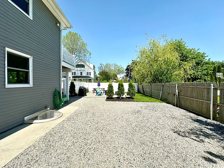 90 Wolcott Ave #1 — Photo 19