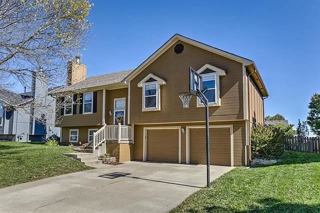 1st image of 2216 NE Maybrook Dr