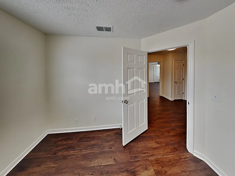 305 Schoolhouse Ct — Photo 12