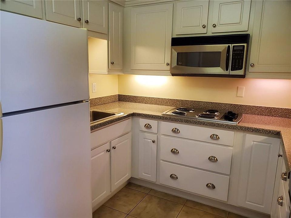 1st image of 43 Woodland Dr