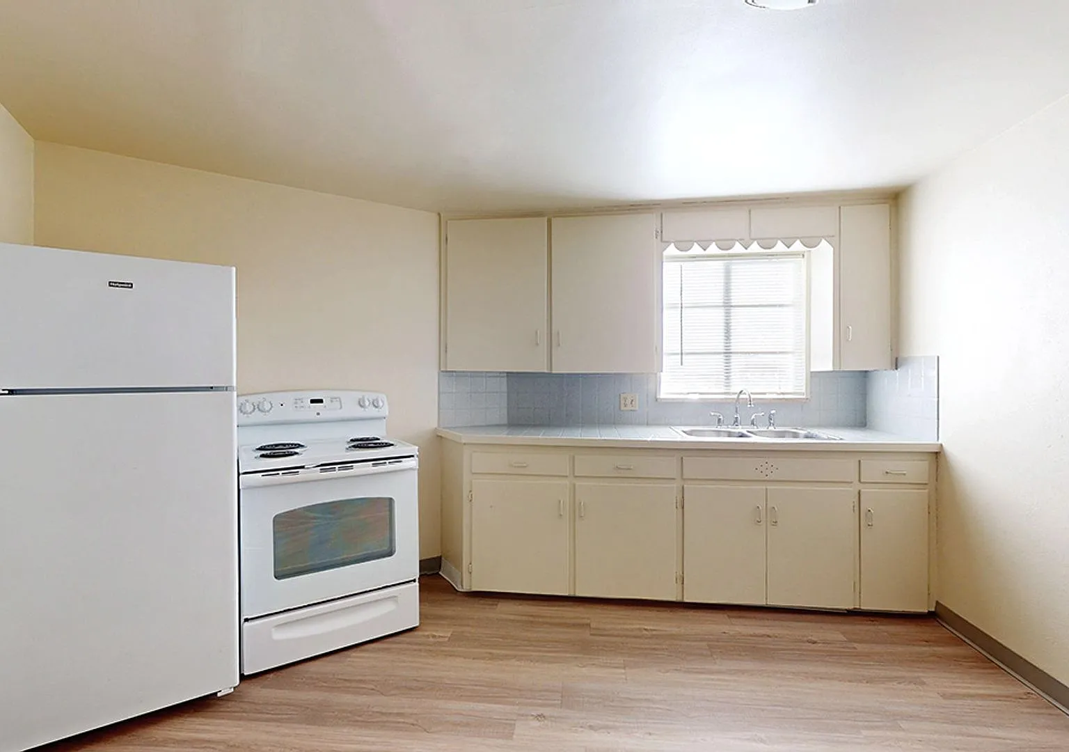 Lovely Two Creeks Townhomes — Photo 3