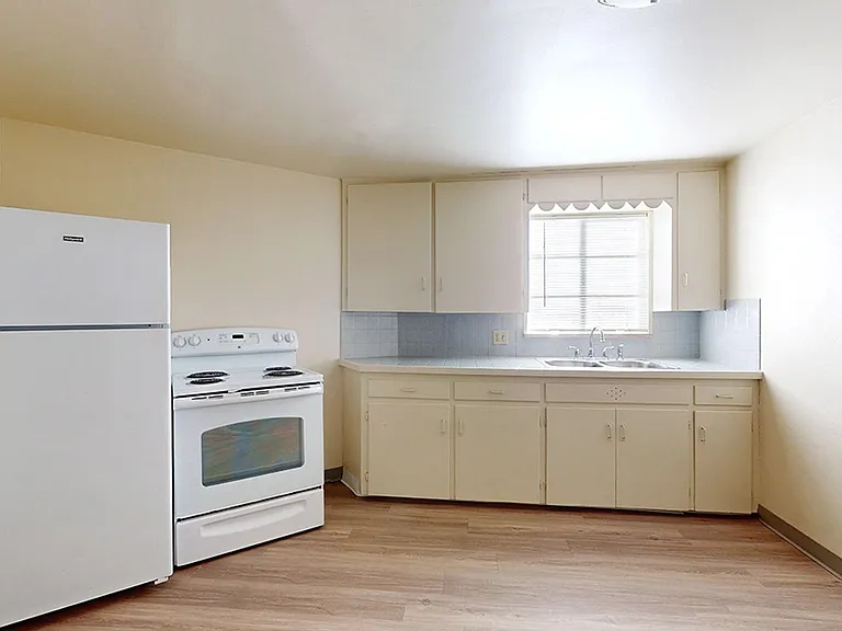 7400 W 10th Ave — Photo 3