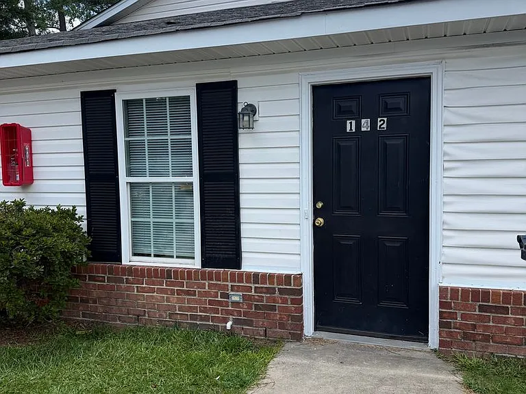 142 Keyport Ct — Photo 1