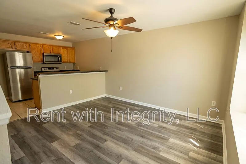 3 bed, 3.0 bath, 1140 sqft, $1,400 — Photo 4