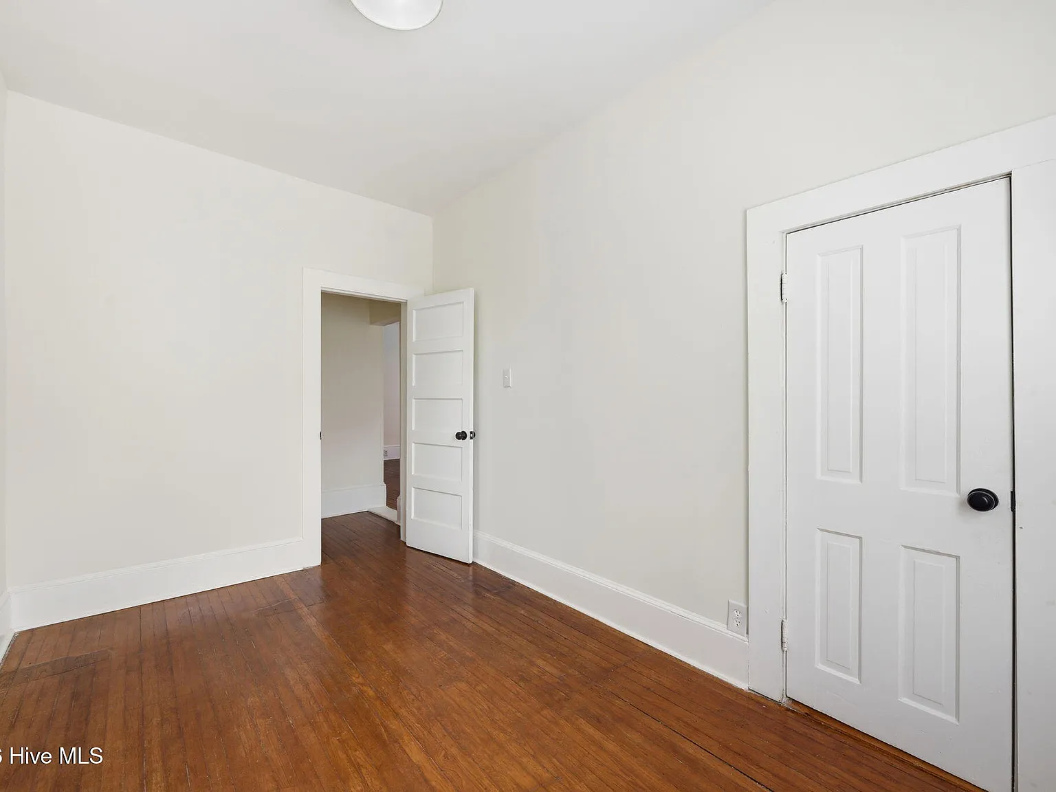 2 bed, 1.0 bath, $1,575 — Photo 2