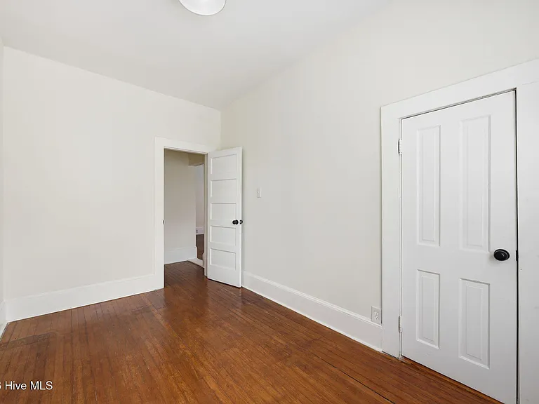 511 Middle St #B — Photo 2