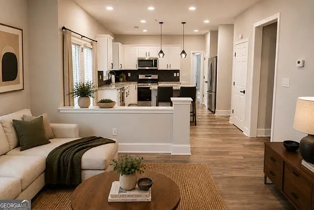 3 bed, 2.5 bath, 2181 sqft, $2,750 — Photo 2
