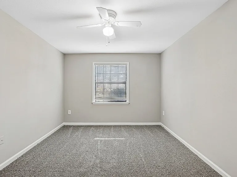 Brentwood Apartments — Photo 22