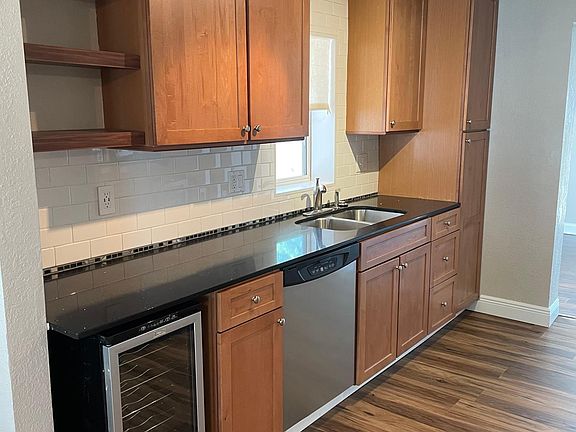 5th image of 1504 Miller Ave