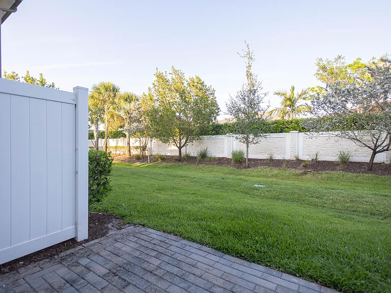 4985 Navali Dr — Photo 17