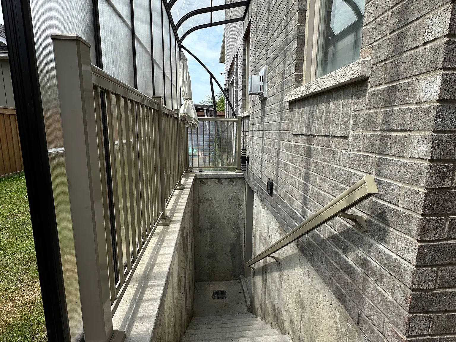 3 bed, $2,000 — Photo 2