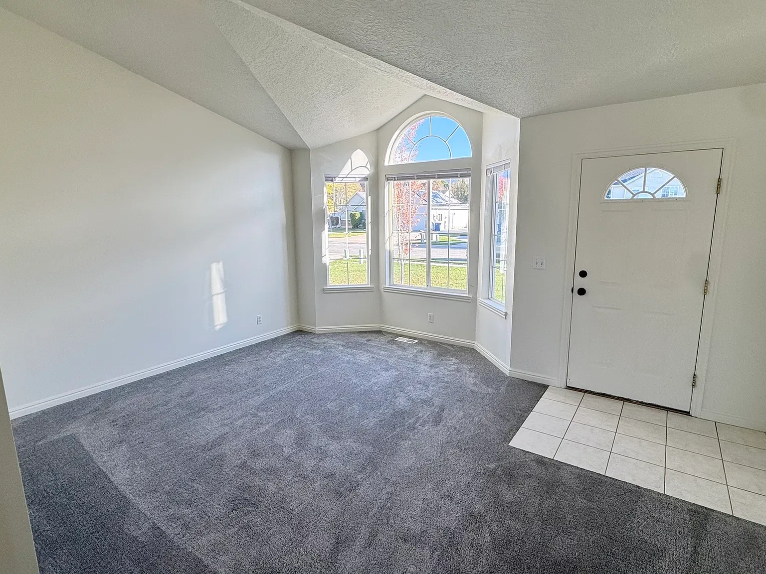 4 bed, 2049 sqft, $2,500 — Photo 2