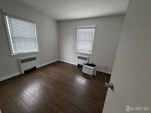 5th image of 2729 Woodbridge Ave