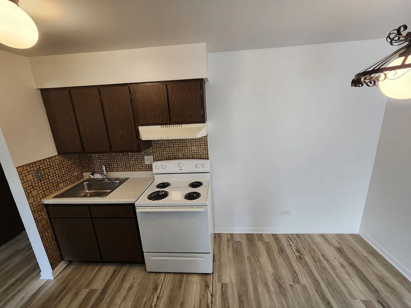 JER & Associates 5810 — Photo 4