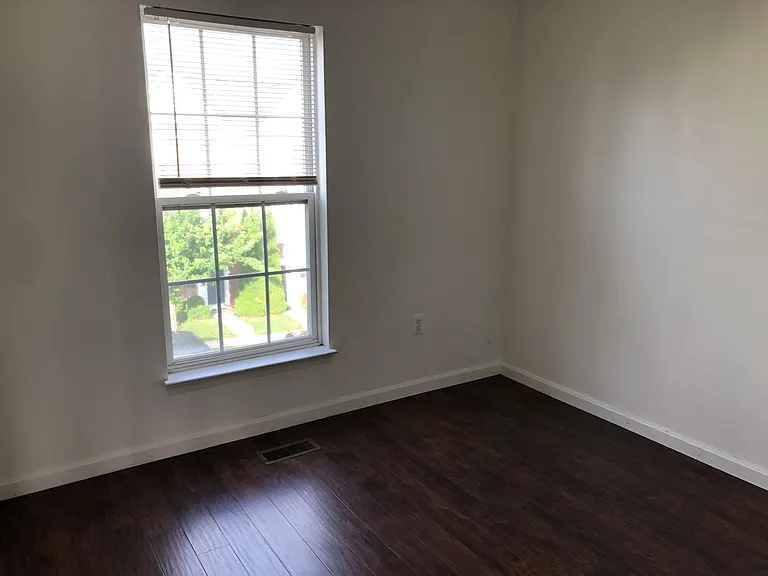 2527 Emerson Dr — Photo 9