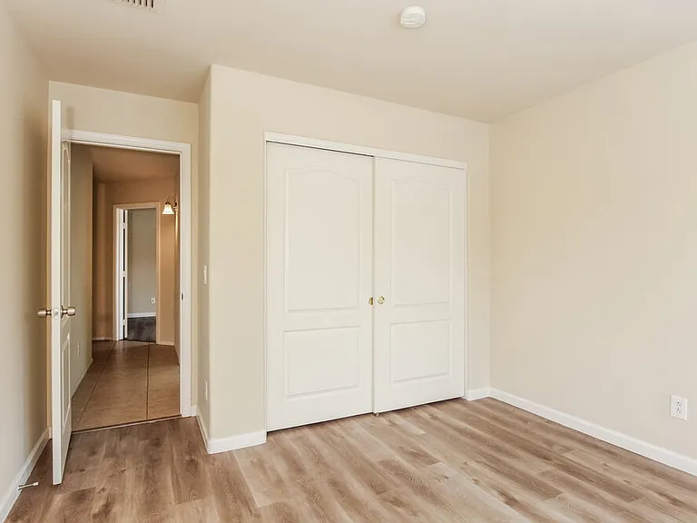 11026 W Wilshire Dr — Photo 11