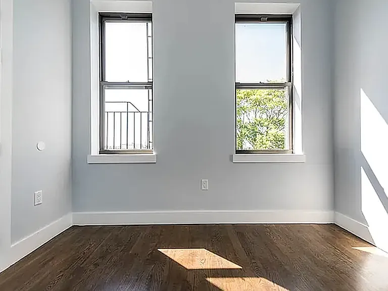 415 Suydam St #4R — Photo 8