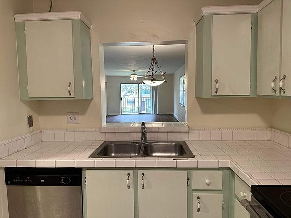 5th image of 2905 SW 22nd Ave APT 201