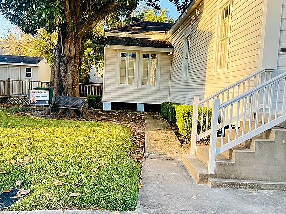 2nd image of 615 Perry St