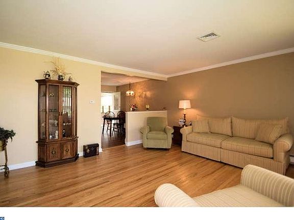 3rd image of 414 Park Dr