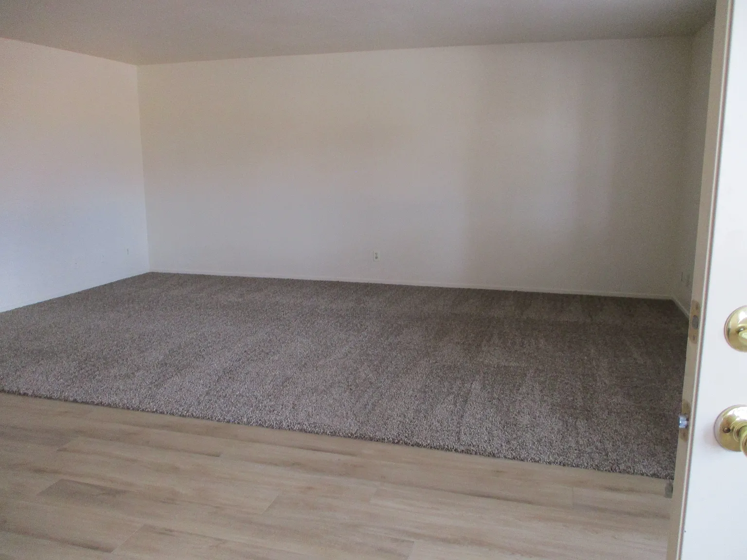 2 bed, 996 sqft, $1,200 — Photo 3