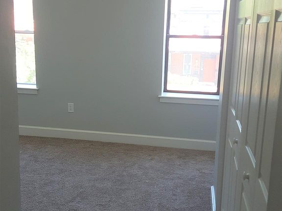 3rd image of 1118 W 8th St APT 2