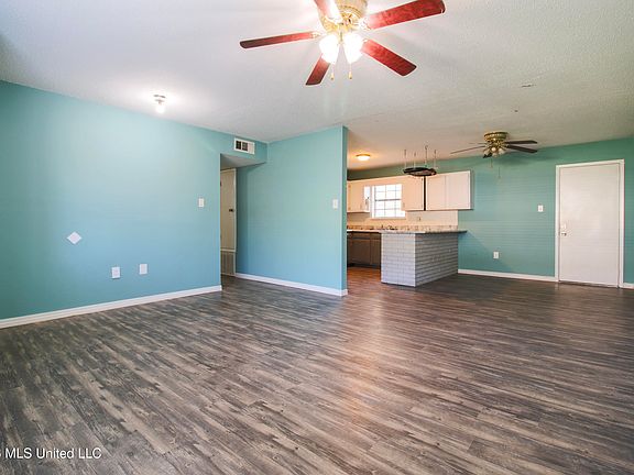 4th image of 12448 N Oaklawn Ln