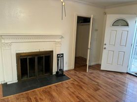 10345 Jardine Ave, Sunland, CA
