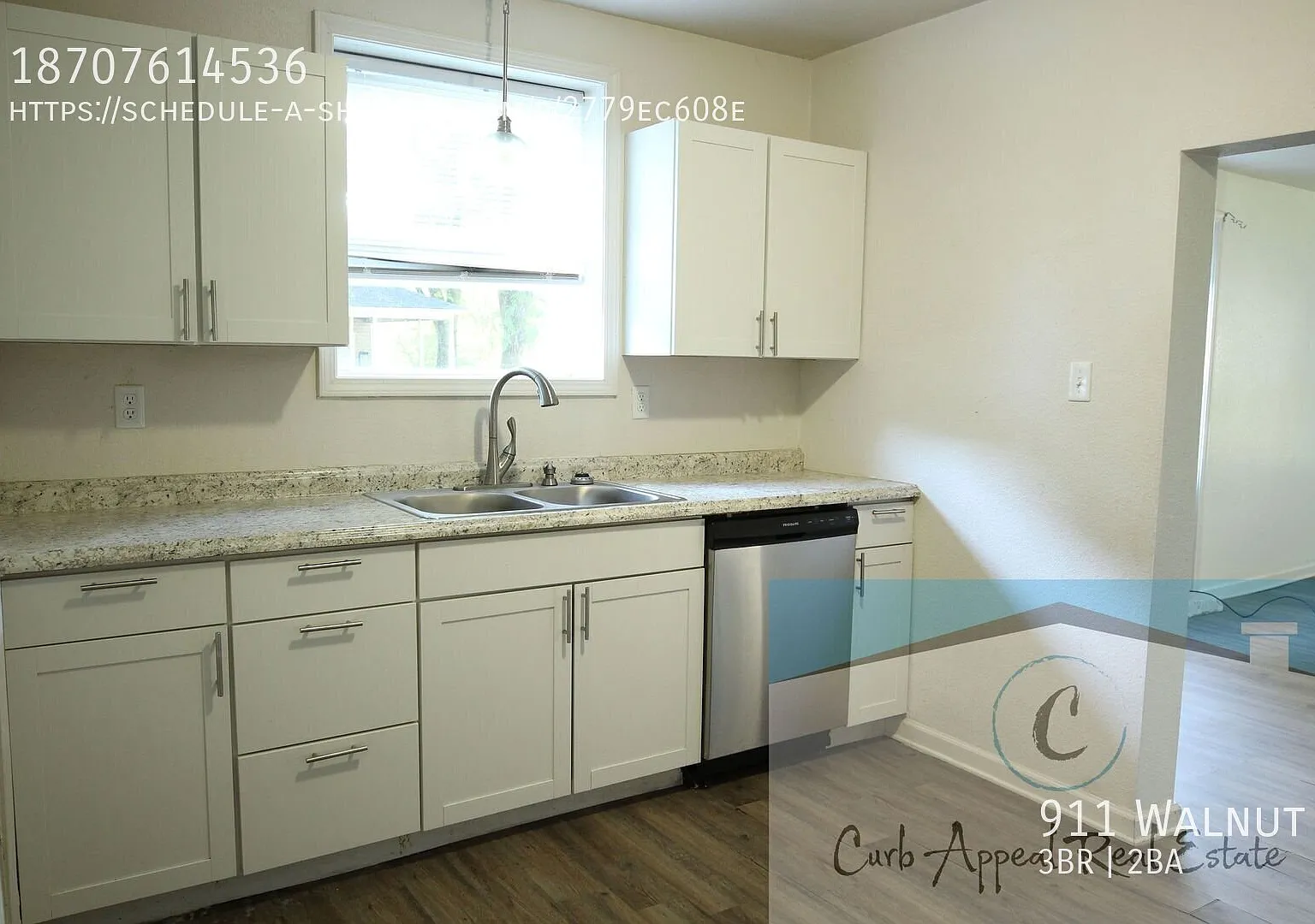 Beautifully renovated 3 bedroom, 2 bath home with fenced back yard!! — Photo 3