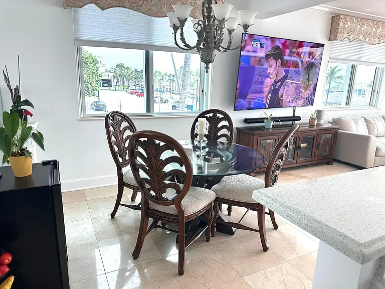 233 SE 21st Ave #101 — Photo 11