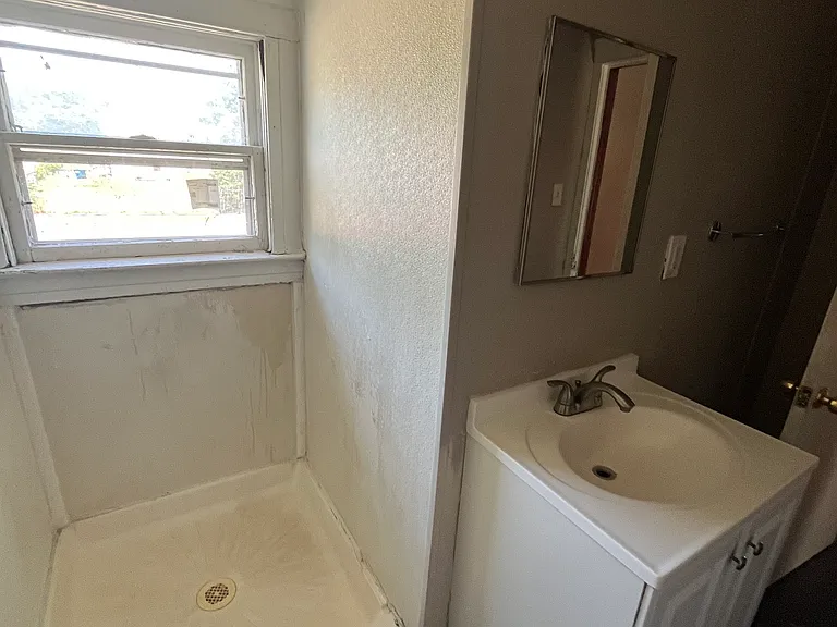 40 Foster St — Photo 12