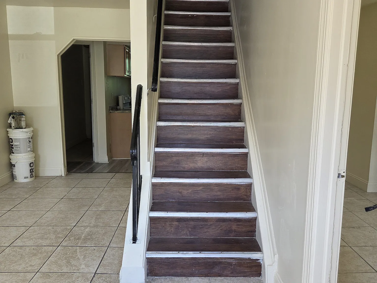 5 bed, 1.5 bath, 1800 sqft, $2,400 — Photo 3