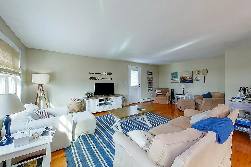 3 bed, 2000 sqft, $3,100 — Photo 2