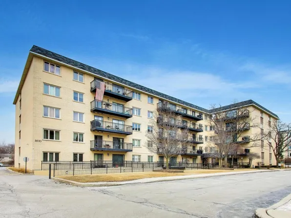 8610 Waukegan Rd Unit 302, Morton Grove, IL 60053