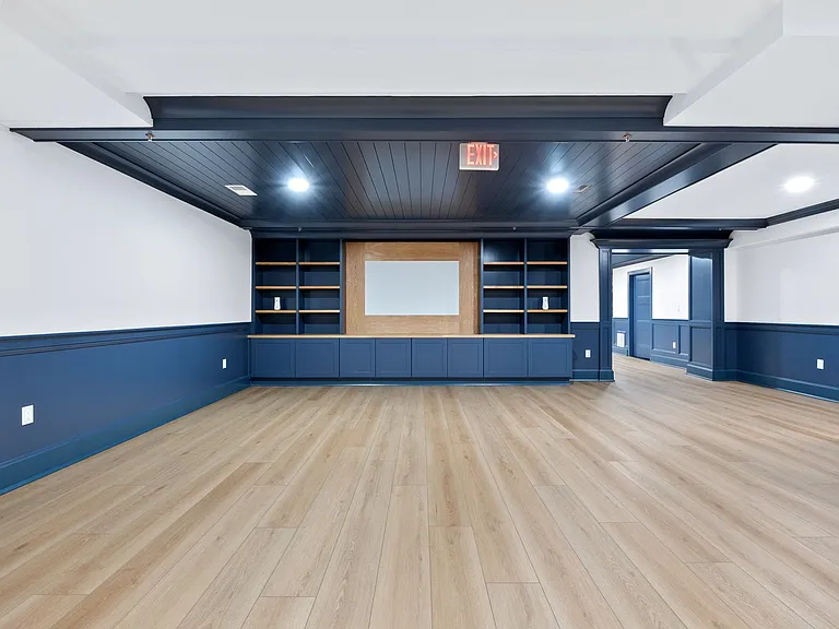 214 E Grove St — Photo 22