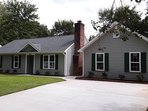 Large Driveway; Two Entrances (Two Front Doors :)
