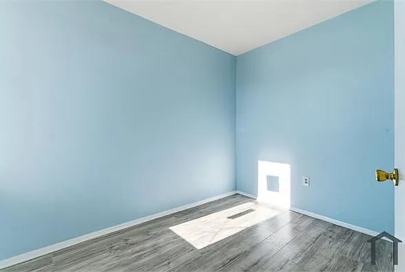 2236 W Firth St — Photo 9