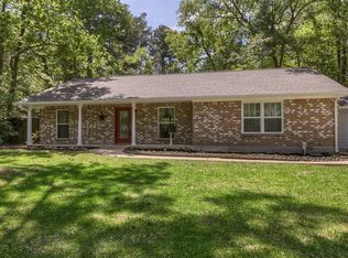 3704 Spring Dr, Huntsville, TX 77340