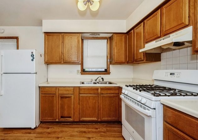 2nd image of 2108 E 72nd Pl