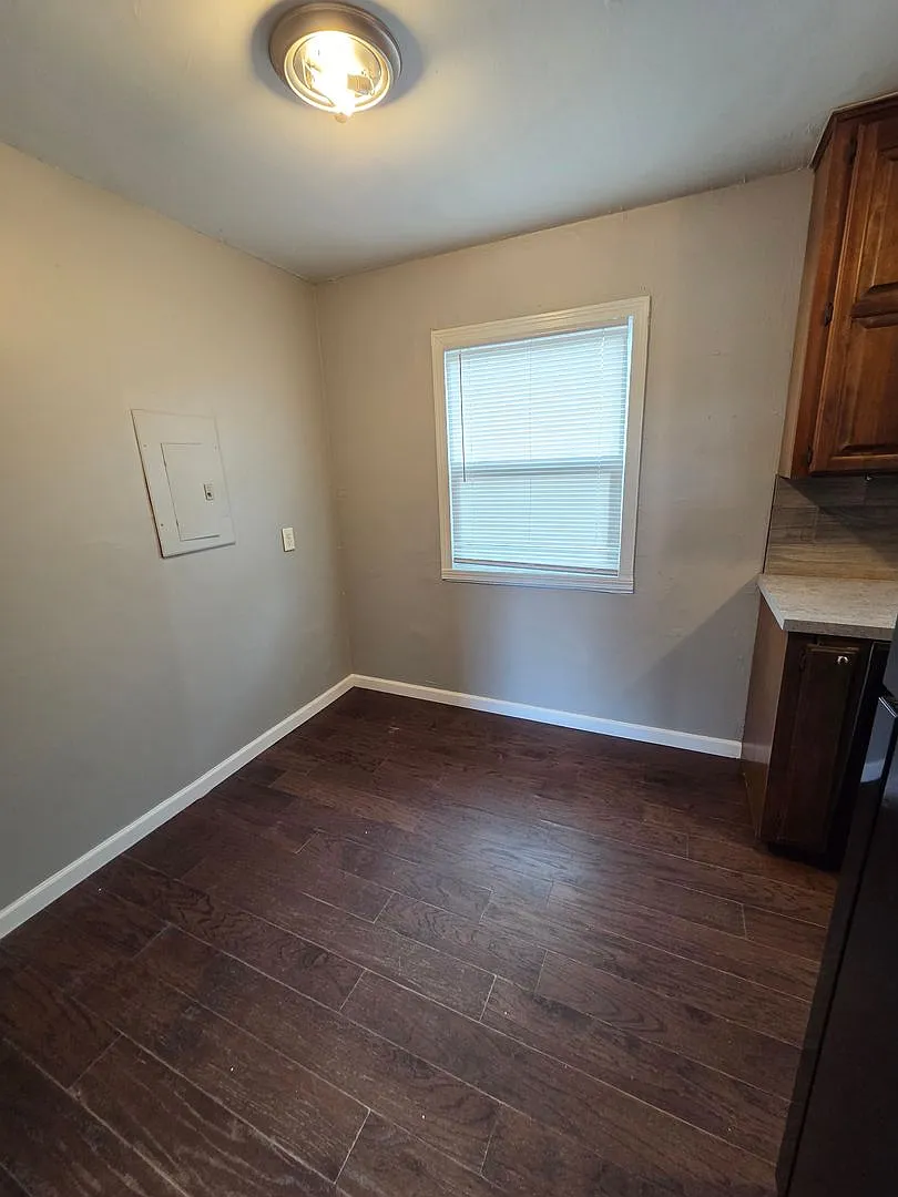 2118 S Greenway Blvd - 2 Bedroom, 1 Bathroom Home - $995 — Photo 2