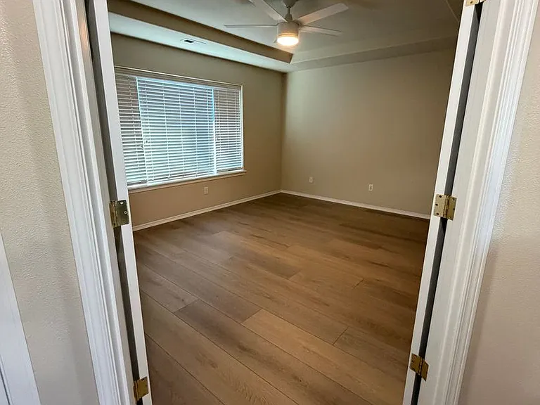 413 Roger Smith Dr — Photo 16