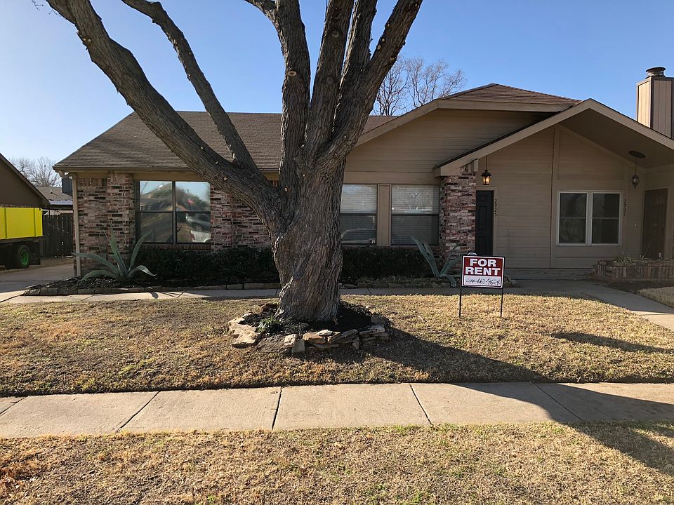 1st image of 2925 Gray Oak Dr